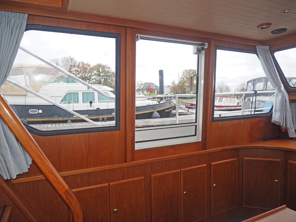 Saloon, Accommodation